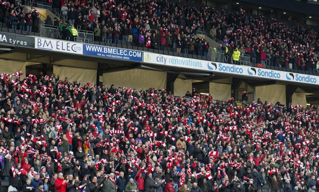 JonLansdown's tweet photo. Who's excited? Can I get 40k retweets to make sure that everyone will remember their scarf! #CityWave #WembleyWave http://t.co/rm8N9ua7bg