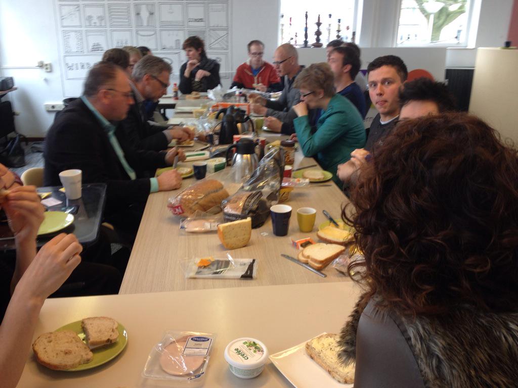 jacq_jl's tweet photo. Volop aanloop bij @CvJONOP afgelopen week. Lunch met burgemeester @AuckeW en gisteren #Love2start bijeenkomst. http://t.co/N91OczLqsc