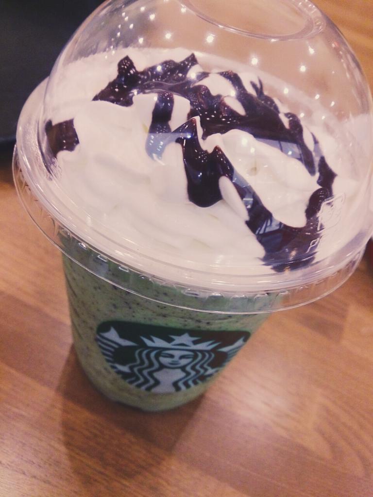FMatchan's tweet photo. スタバで女子してきたw http://t.co/IiOL82BYIp