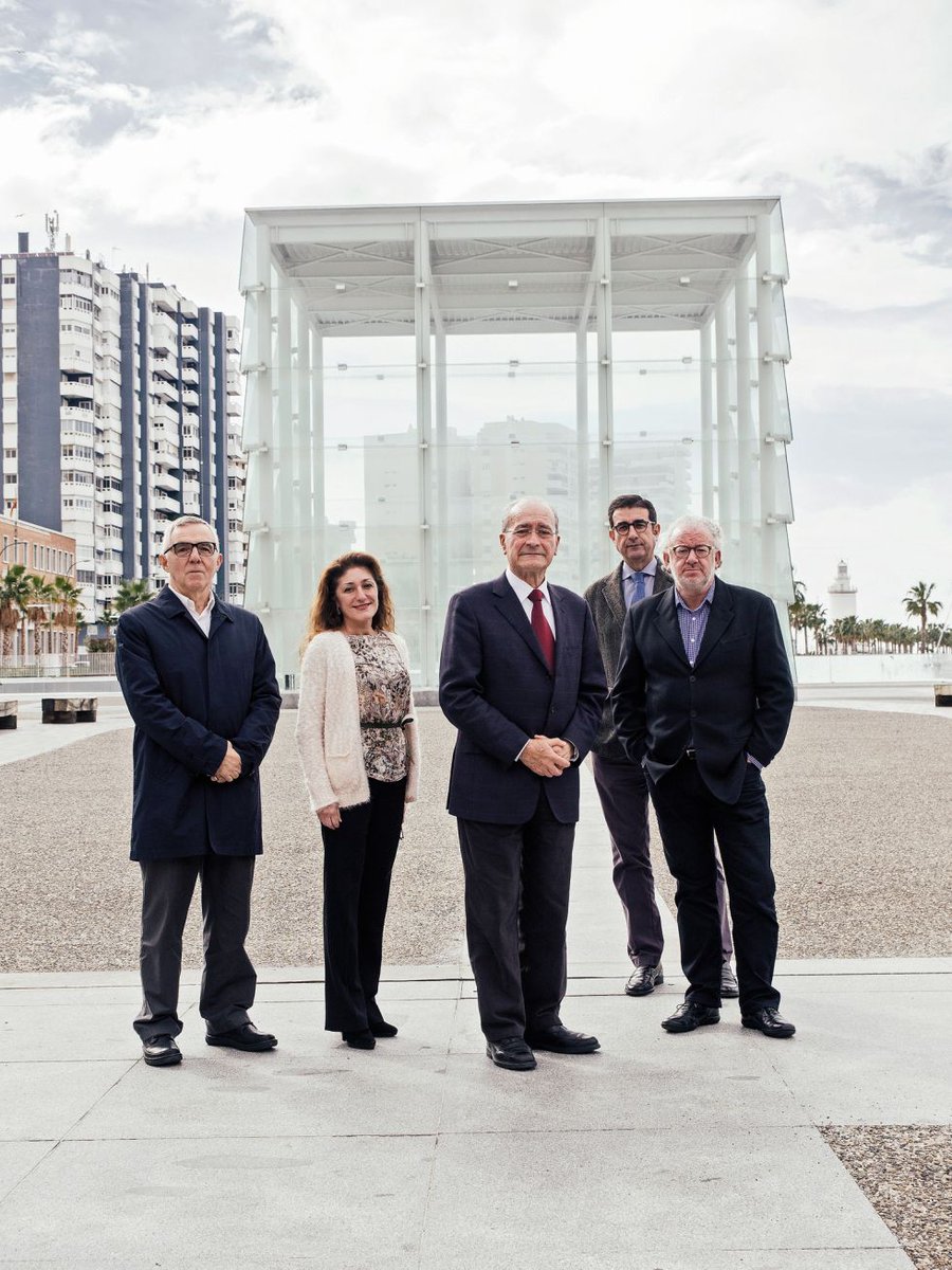 elpaissemanal's tweet photo. #Málaga, nueva milla del #arte. @josebaelola nos lleva a los museos de la ciudad. #Pompidou http://t.co/K0UZXENFvv http://t.co/5JnNaVasiW