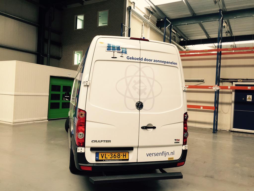 versenfijn's tweet photo. #duurzaam voertuig wordt gekoeld door #zonnepanelen #versenfijn http://t.co/OJVFFjqN4l