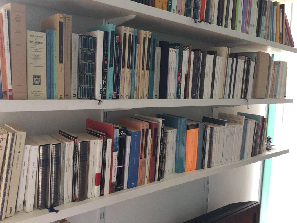 Einaudieditore's tweet photo. Dài, è la giornata mondiale della poesia. Scoprite le carte e condividete il vostro #shelfiepoetico #stopcopiaincolla http://t.co/GLWVK2uB9i