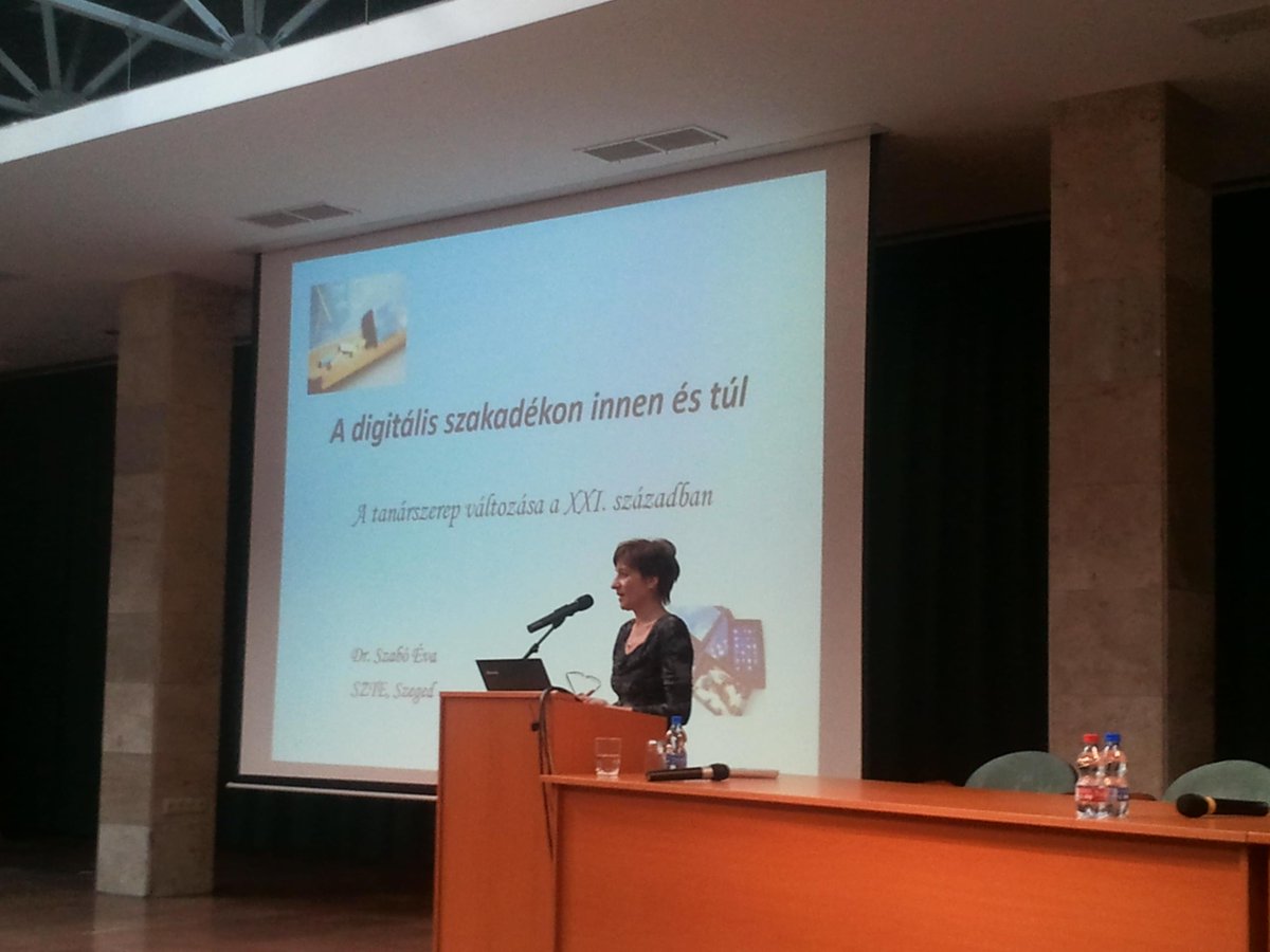 netgeneracio's tweet photo. Szabó Éva: A digitális szakadékon innen és túl. #digikonf2015 http://t.co/q3ieGIefa5