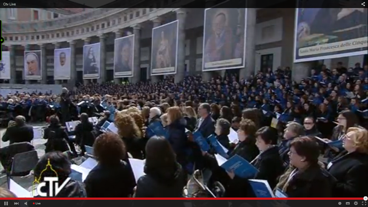 cnalive's tweet photo. Mass is about to begin with #PopeFrancis at Piazza Plebiscito in #Naples. http://t.co/i5NpUbObGX