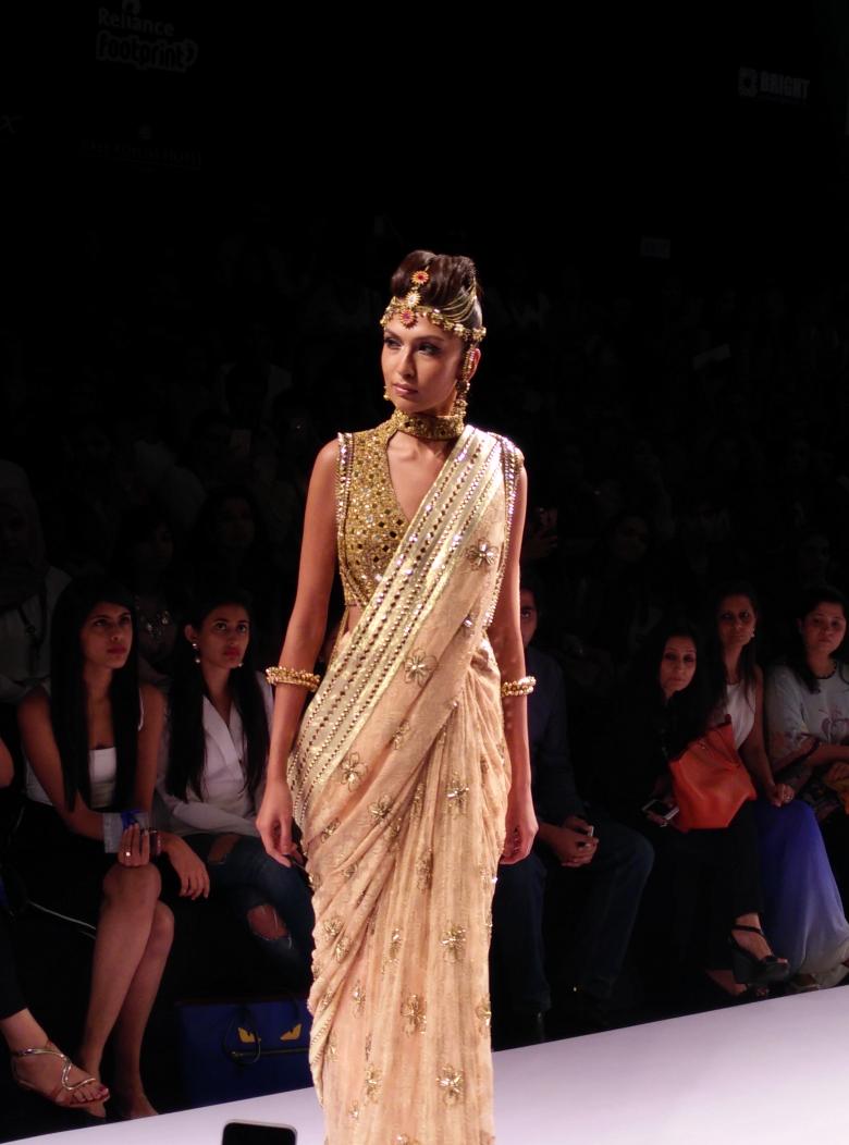 LakmeFashionWk's tweet photo. Heavy on gold work and accessories, #IIKA by #Anaiikka at #lakmefashionweek http://t.co/zjO2lmIcKz