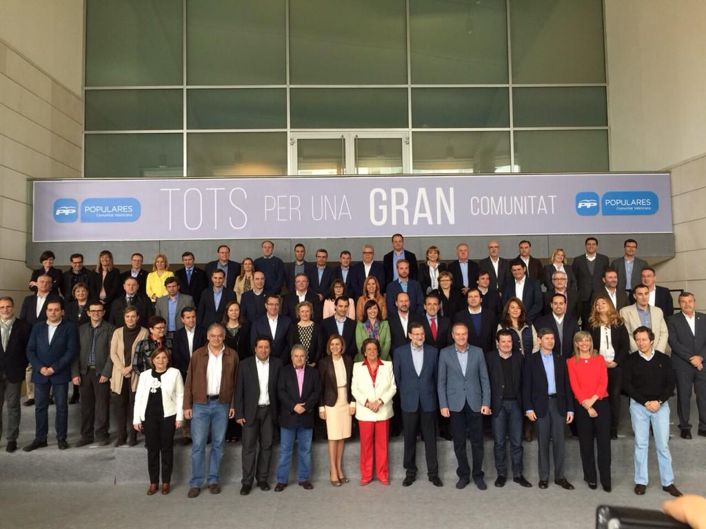 <a href="/marianorajoy/">Mariano Rajoy Brey</a> @AlbertoFabra con los Candidatos a Alcaldes de municipios de más de 20.000 habitantes #EntreTots