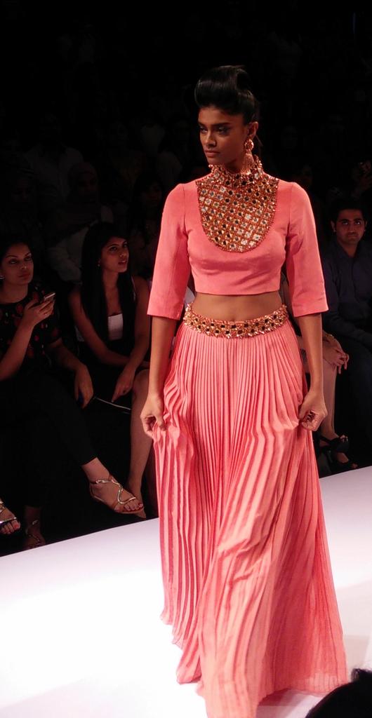 LakmeFashionWk's tweet photo. Detailing around the neck can uplift the look of your outfits. #IIKA by #Anaiikka for #lakmefashionweek http://t.co/e2NNiz35VW