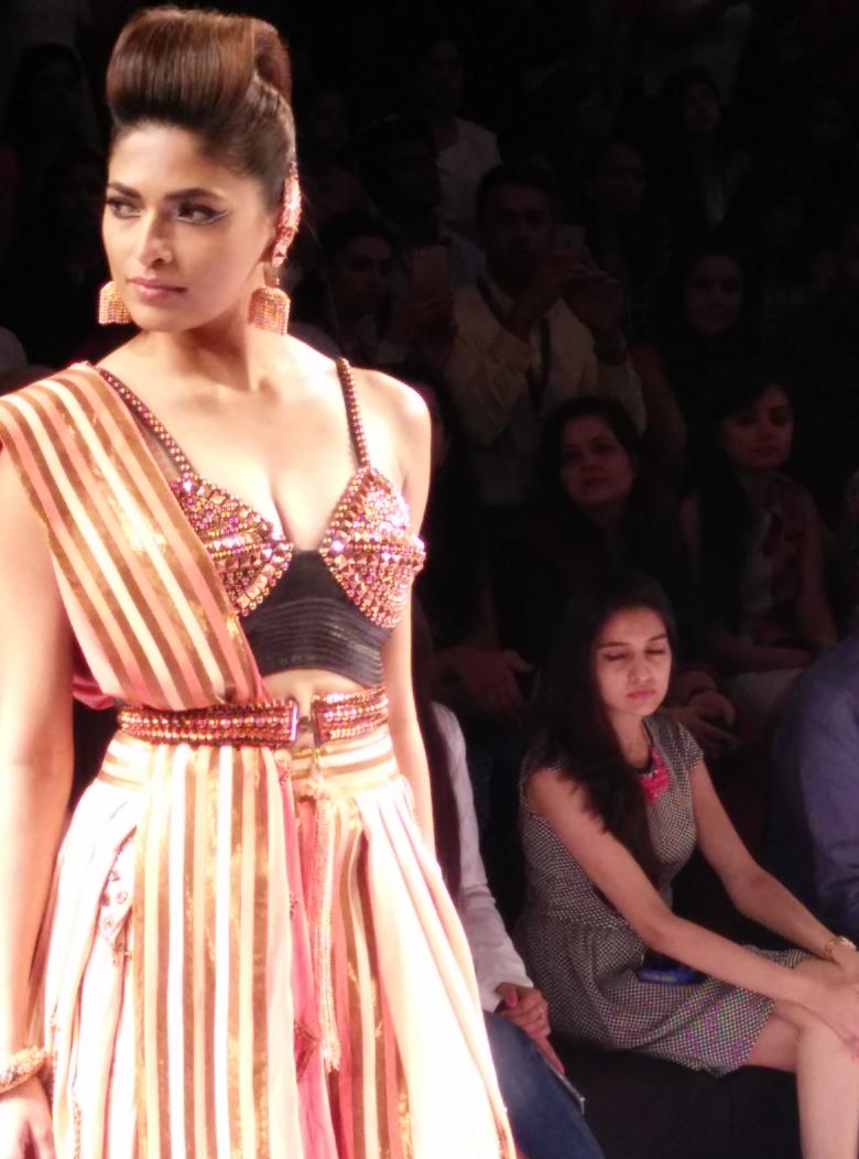 LakmeFashionWk's tweet photo. Detailing around the neck can uplift the look of your outfits. #IIKA by #Anaiikka for #lakmefashionweek http://t.co/e2NNiz35VW