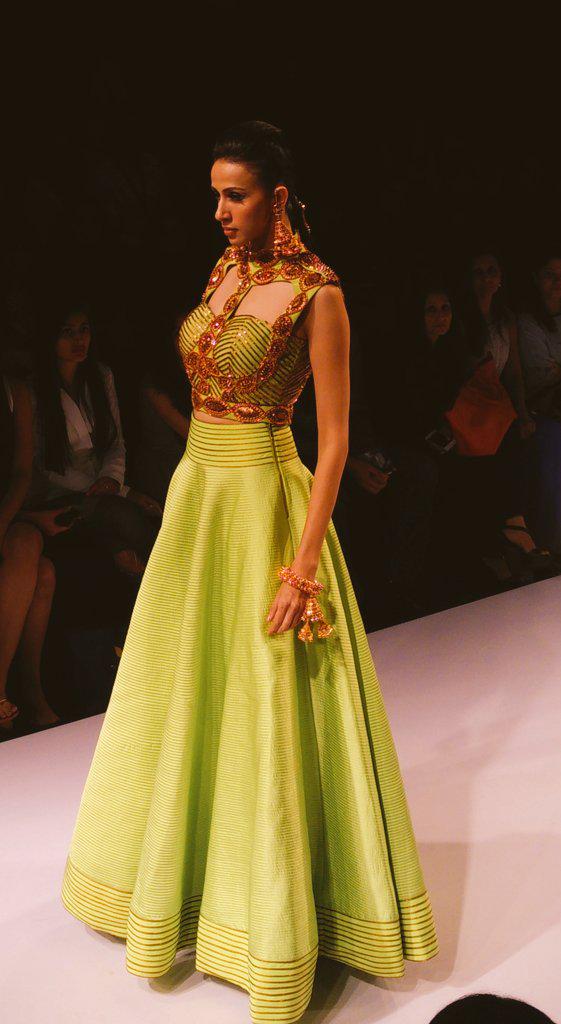 LakmeFashionWk's tweet photo. Detailing around the neck can uplift the look of your outfits. #IIKA by #Anaiikka for #lakmefashionweek http://t.co/e2NNiz35VW