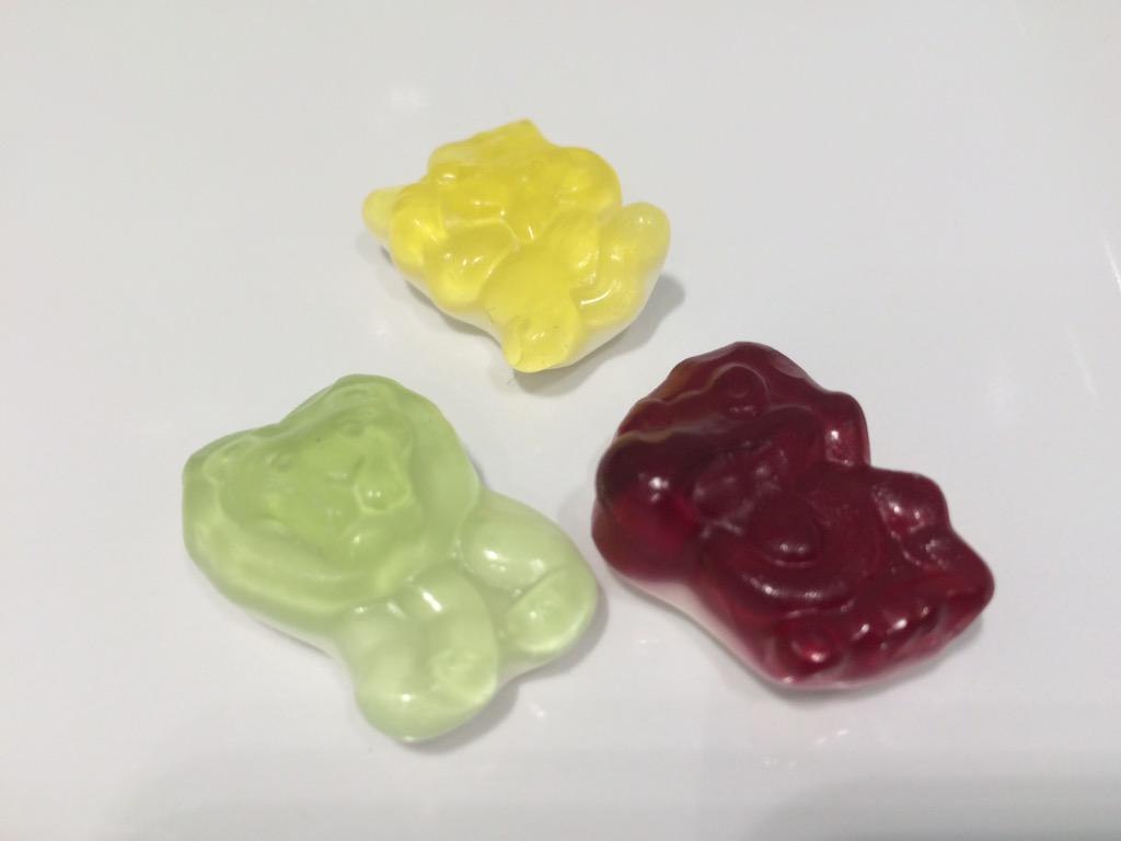 Hechos con zumo de frutas naranja, limón, manzana, grosella y todos los ingredientes 100% dé agricultura ecológica