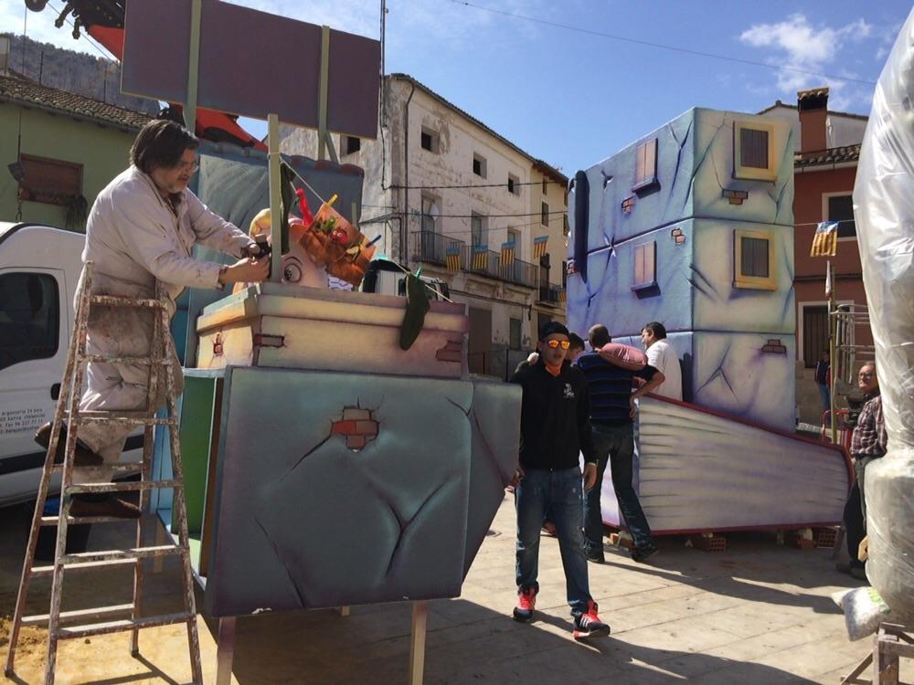 FCabrerizo's tweet photo. Recordant unes falles de 10 dia15 planta amb la @fallasantjordi  i amb la ferro http://t.co/lfM4nfz3xs