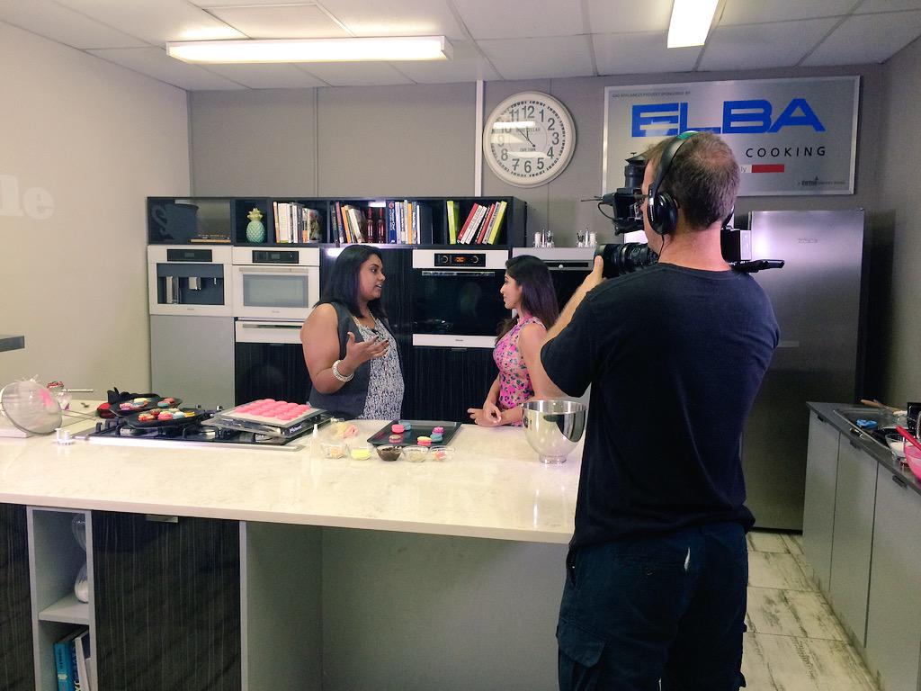madamemacaronsa's tweet photo. Behind the scenes at my shoot for @MelaSABC2 with @KajalBagwandeen @dirtyforkstudio #soblessed #makingmacarons http://t.co/QhA2ib9Qzw