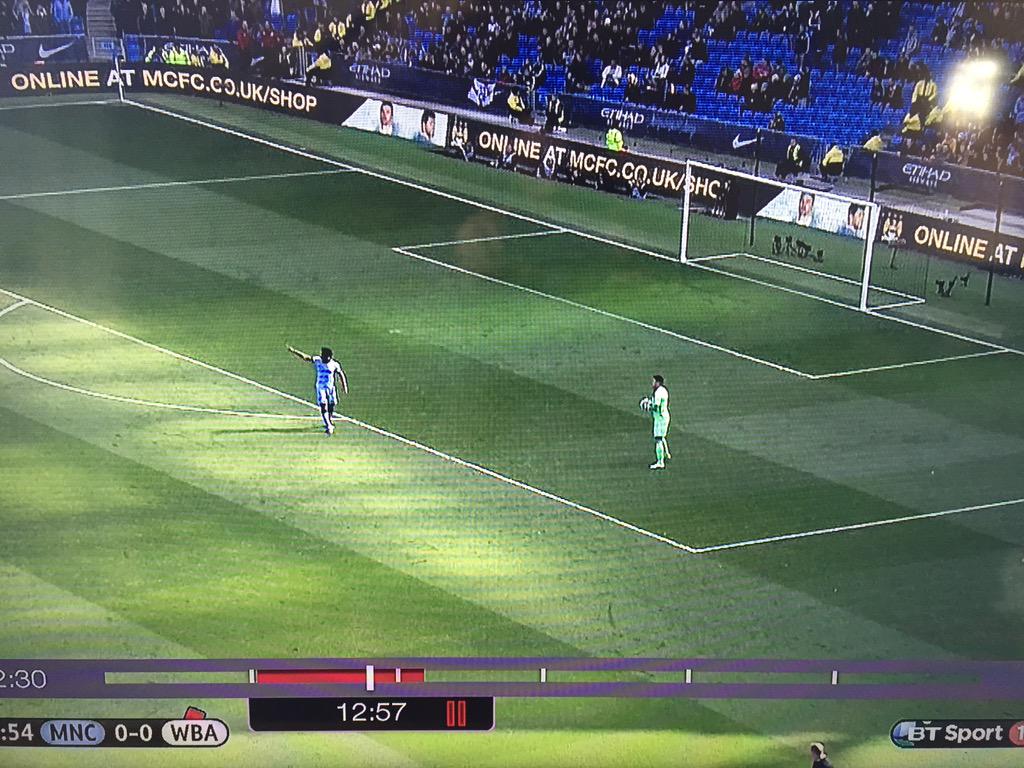 Ben_Bates_'s tweet image. Can&apos;t beat the feeling when you see your design work on tv! #btsport #MCFC #pitchsideLED #aftereffects #cityretro