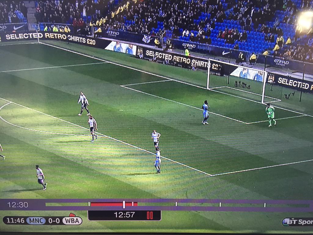Ben_Bates_'s tweet image. Can&apos;t beat the feeling when you see your design work on tv! #btsport #MCFC #pitchsideLED #aftereffects #cityretro