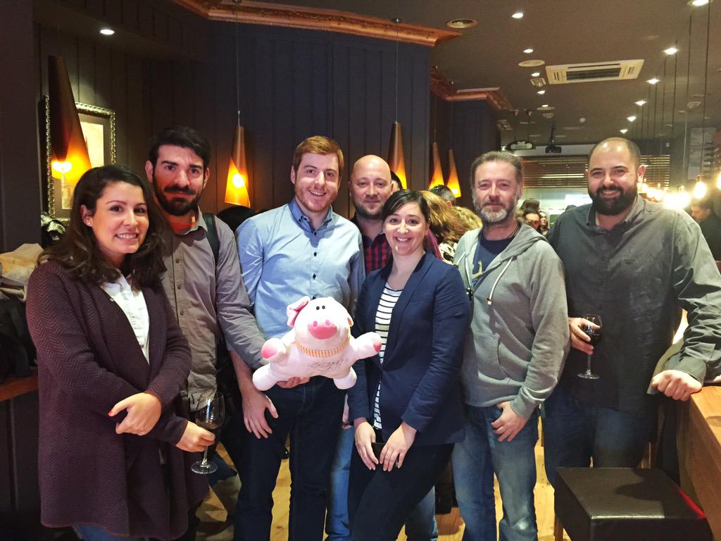 eguino's tweet photo. El #CocidoDay en @naguar_oviedo con @machbel @vaninapc @Abuenbocado @avistu @LesFartures @miguelllano http://t.co/TFFrqR7J93