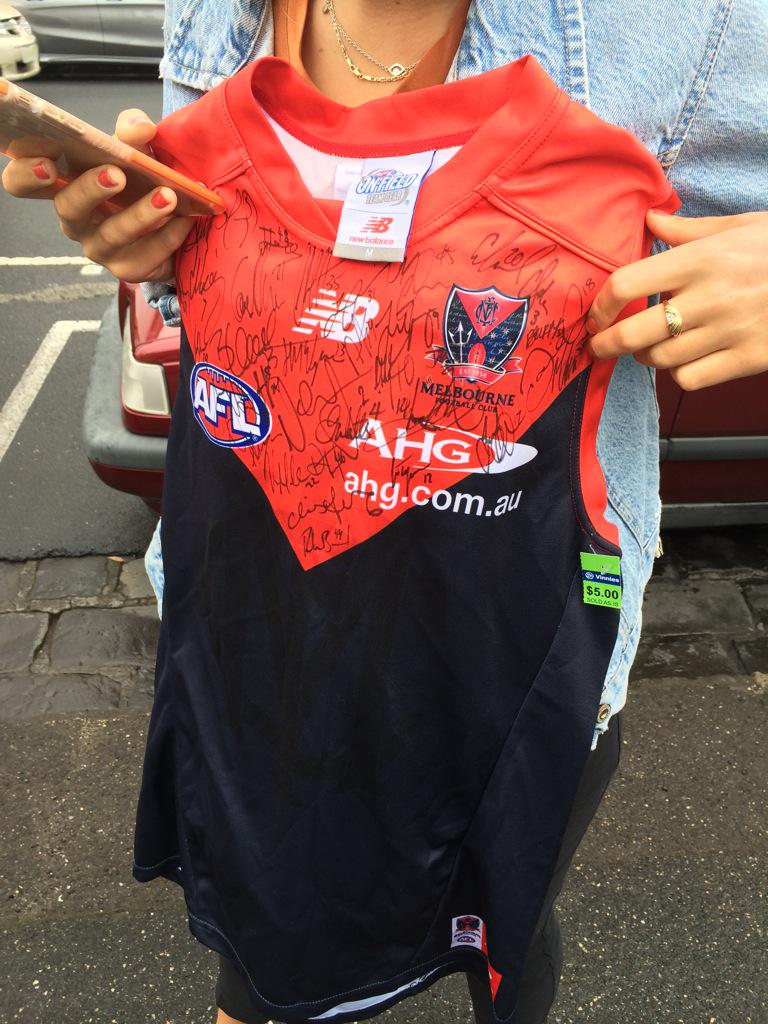 Memba dat tym da dons 3rds beat u &amp; ur guernsey signed by da hole team was $5 at a op shop <a href="/melbournefc/">Melbourne Demons</a> <a href="/TripleMMelb/">Triple M Melbourne 105.1</a>