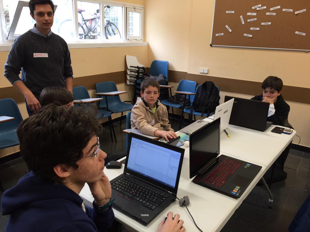 majadajoven's tweet image. Con @alfongj y @Javi_Pronoide #javapower 👊 #coderdojomajadahonda #coderdojo