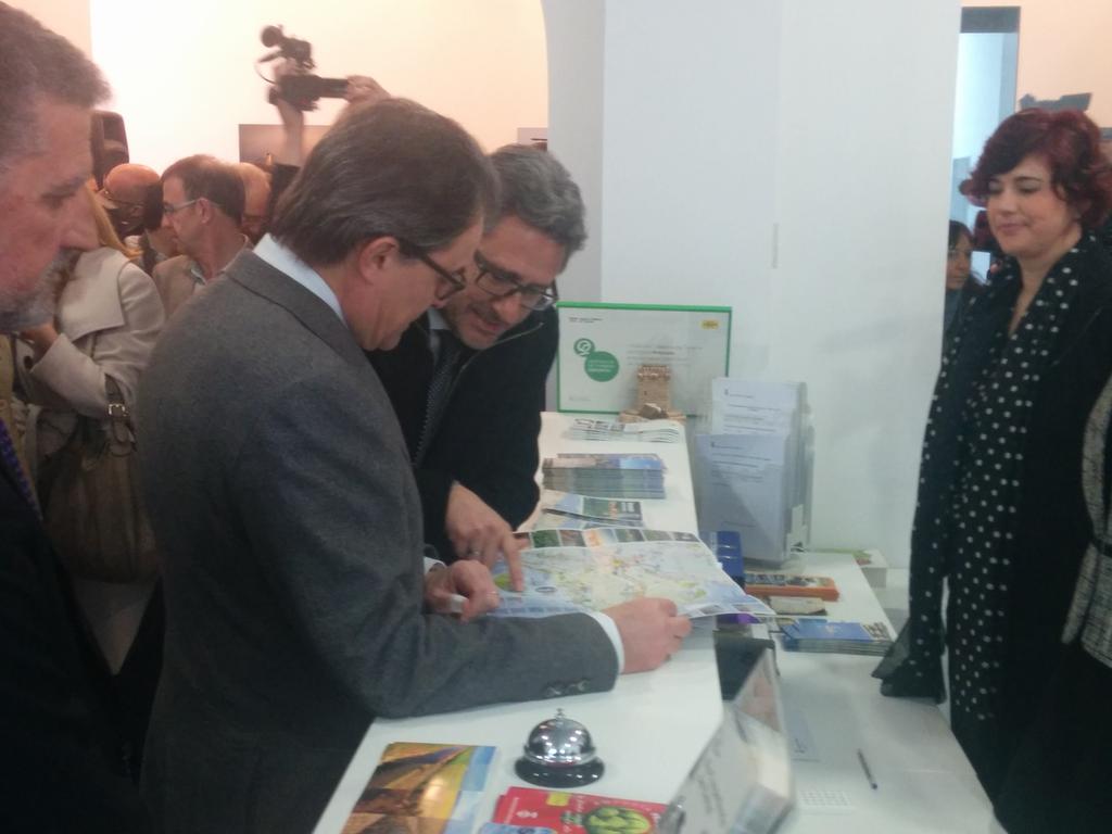 Inauguració de oficina de <a href="/TurismeAmposta/">Amposta · Delta de l'Ebre</a> pel President Mas Donem a conèixer el nostre territori <a href="/manelferrem/">Manel Ferré Montañés</a> <a href="/govern/">Govern de Catalunya</a>