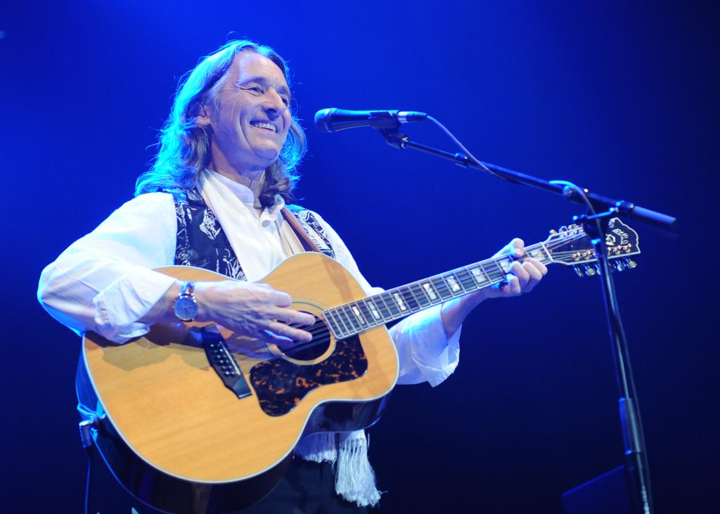 Happy 65th birthday, Roger Hodgson, famos as frontman of Supertramp 
 \"Give A Little Bit\" 