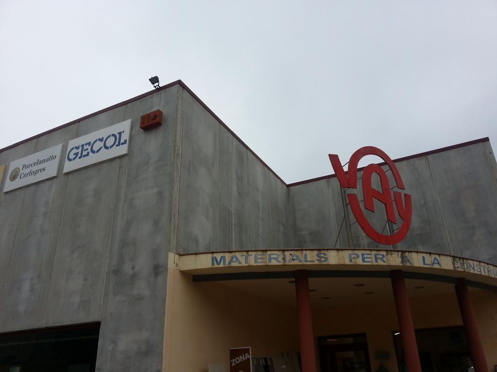 MoranGECOL's tweet photo. La familia #GECOL sigue creciendo, gracias Materials Vay es un placer trabajar con vosotros. #GECOLnaturalmente http://t.co/nCIDHpACjf