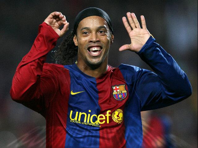 Happy Birthday to this football icon Gaucho. He\s 35 today  