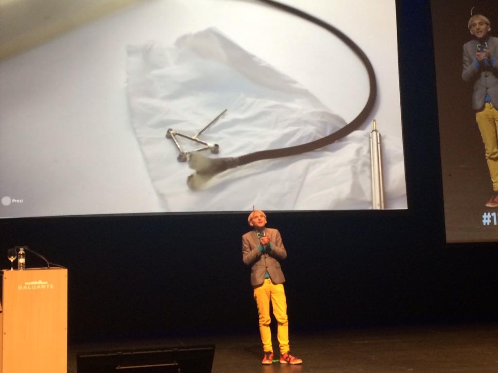 Di_Trolio's tweet photo. Estoy "flipando en colores" con la historia de @NeilHarbisson "me abrieron la cabeza y me puse wifi" #12díaC http://t.co/p0N00is8Ht
