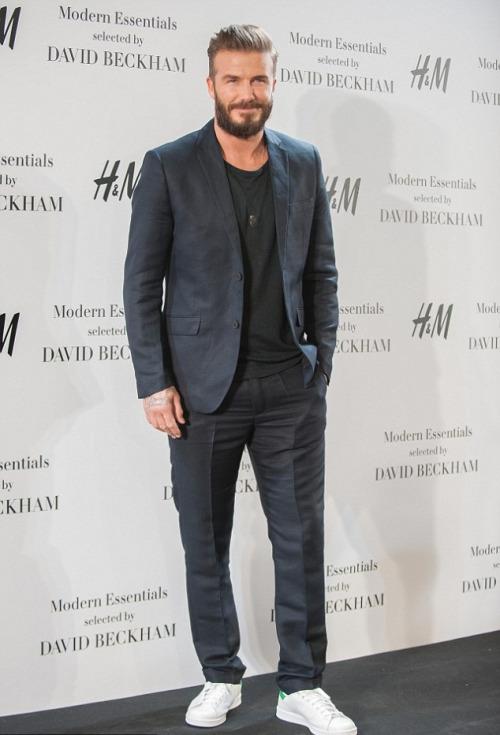 Twitter 上的 メンズ ファッションスナップ フリーク チャコールグレースーツ 黒t スタンスミス ベッカムの着こなし コーデ詳細 Http T Co Cq2bkijzrp Http T Co Xagidhxl6p Twitter