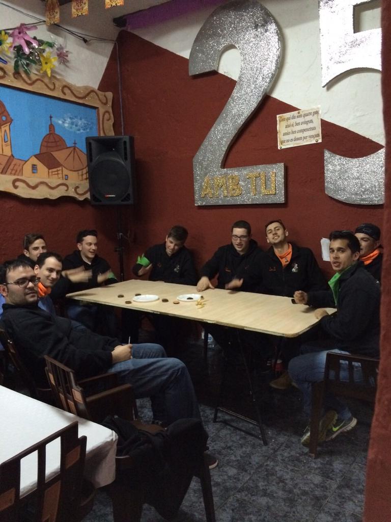 FCabrerizo's tweet photo. Primer esmo¢ar dia 16 i mascleta i entrega @fallasantjordi http://t.co/SRuyiqaovM