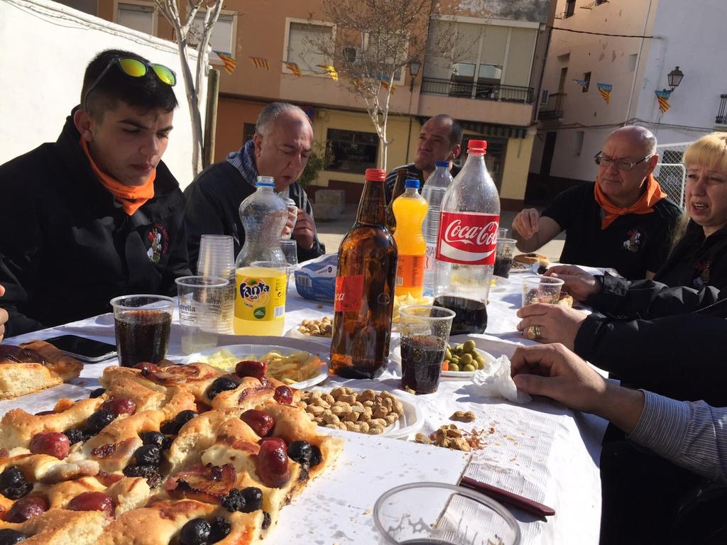 FCabrerizo's tweet photo. Primer esmo¢ar dia 16 i mascleta i entrega @fallasantjordi http://t.co/SRuyiqaovM