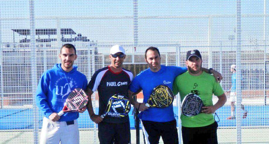 josemibnk's tweet photo. Torneo Padelball en Bollullos de la Mitacion @rolennpadel vs @dunloppadel 👍👍 http://t.co/jWymYnx72C
