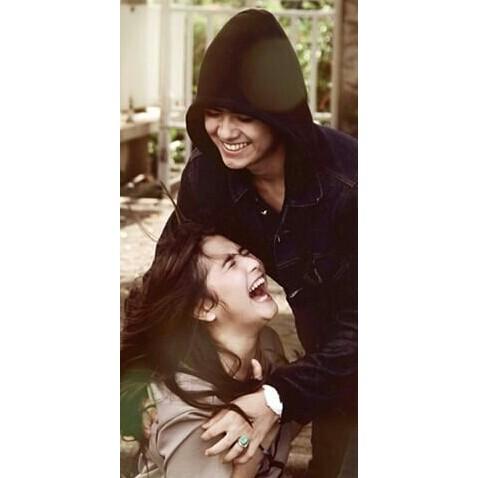 AlyPrillyOFC's tweet photo. DIGO-SISI💑 http://t.co/hWWmS7UbQE