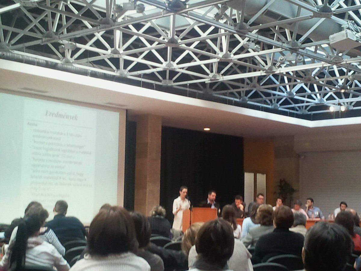 netgeneracio's tweet photo. Barbarics Márti gamification elôadás közben. #digikonf2015 http://t.co/DciOsIny3O