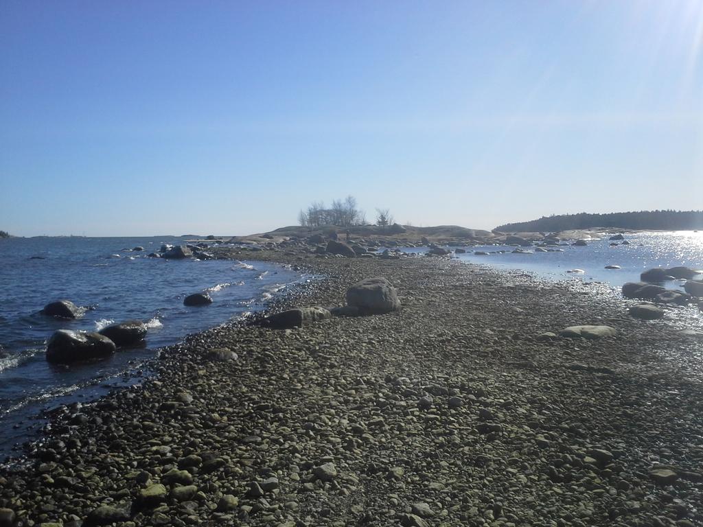 finnland's tweet photo. Ein sonniger Tag in Helsinki. Raus in die Natur! RT @TommiLalu: #Sun #Helsinki #Lauttasaari #MTB #CityTour #Bionicon http://t.co/cXpGEr3Uk2