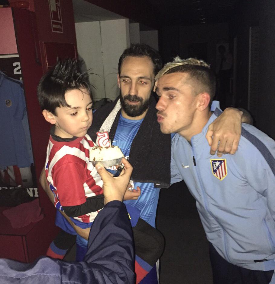 diegogodin's tweet photo. Tres puntos importantes!!! Gran regalo de cumple para @AntoGriezmann y Oliver!!! Felicitaciones!! http://t.co/FB29NQdhAR