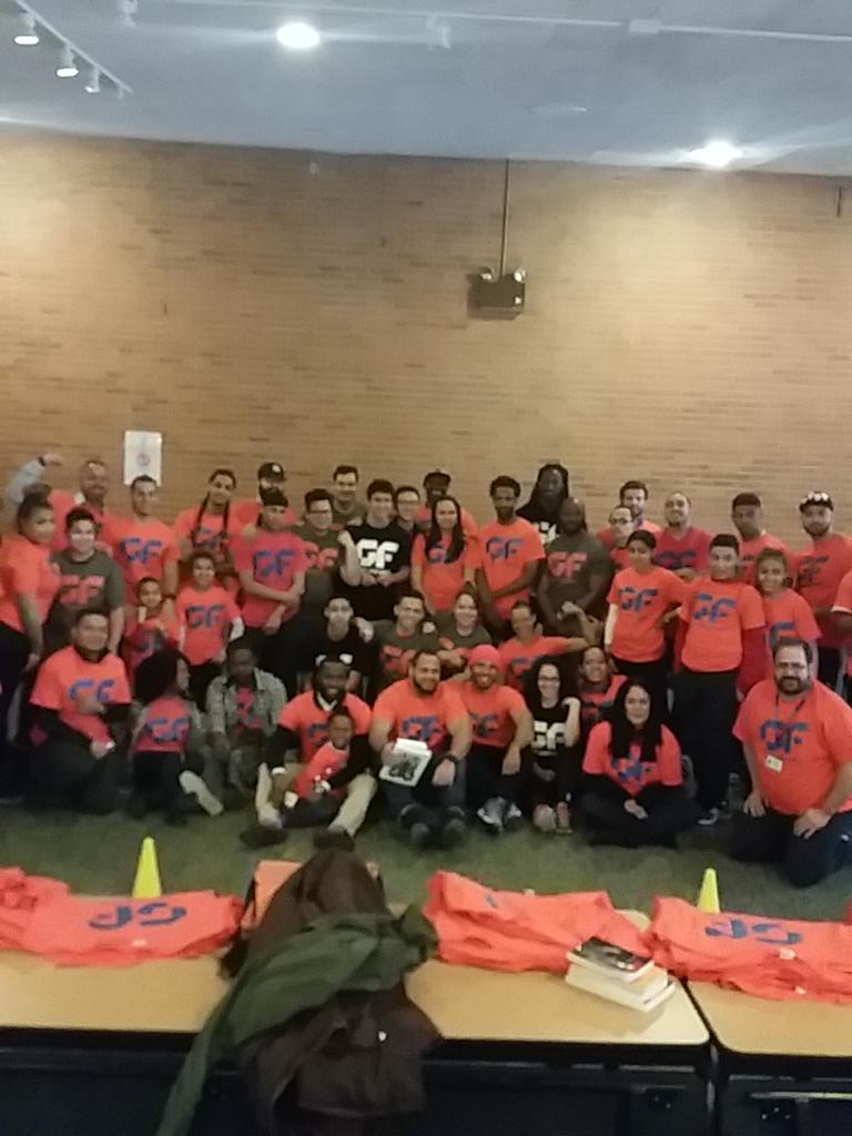 HoryouTeam's tweet photo. #getfocusedonreading group photo! #horyounyc @GoldinMartinez http://t.co/TeUGsXqrkG