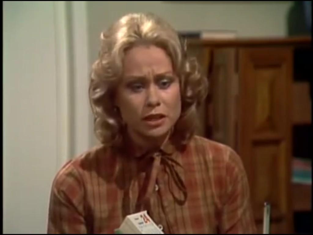 patsykingfans's tweet image. Jean wants to help Karen and approaches Erica