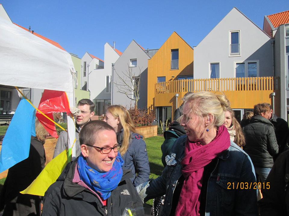 klusfactor's tweet image. Gefeliciteerd @sintmartenshof: "Opening gezamenlijke tuin achter #klushuizen #Arnhem (2). http://t.co/esa1N5gj1m” (1/2)