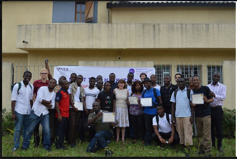 jpehouman's tweet photo. Fin du 1er #hackathon pour les élections en #ci225 #ElecTech15 
Merci à @NDITech et @YooMeeCI Bravo aux développeurs http://t.co/WawD2WVrHC