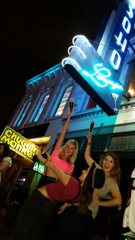 dmknebel_xo's tweet photo. Guillermo had the time of his life last night. As always, things got weird. #GuillermoInAustin @jimmykimmel http://t.co/0m7kAgkrkJ