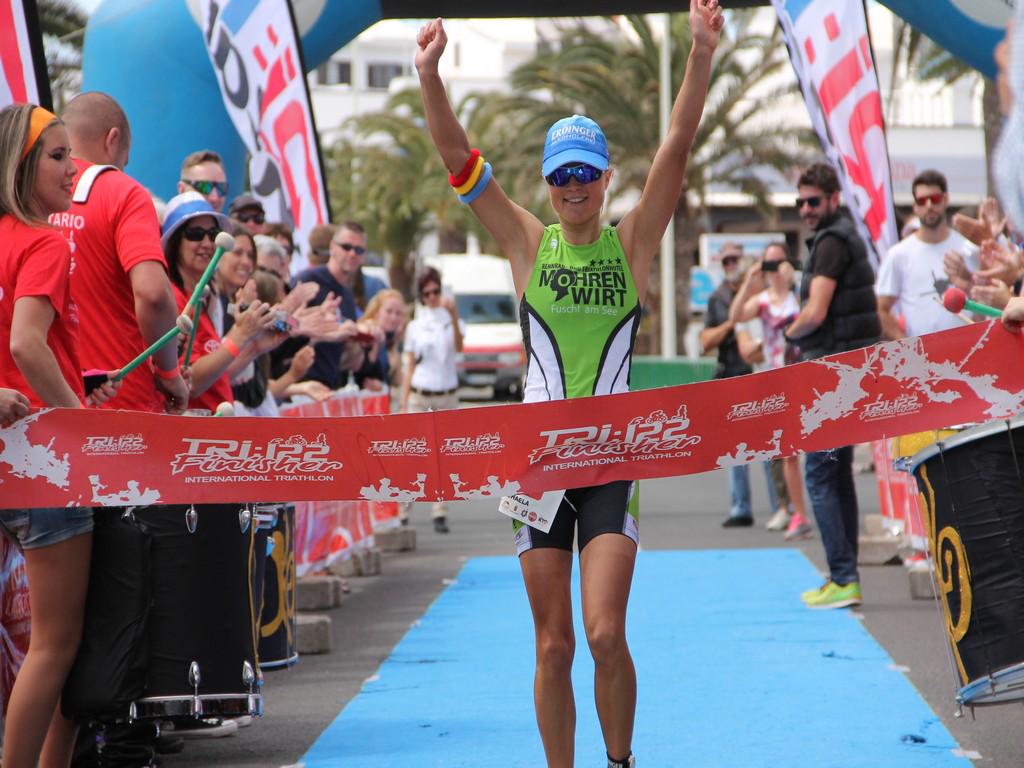 Triatloncanaria's tweet photo. http://t.co/cWZkOwSeXo Evert Scheltinga y Michaela Herlbauer ganadores del #tri122 #lanzarote 2015 #triathlon http://t.co/EmMMTnHisN