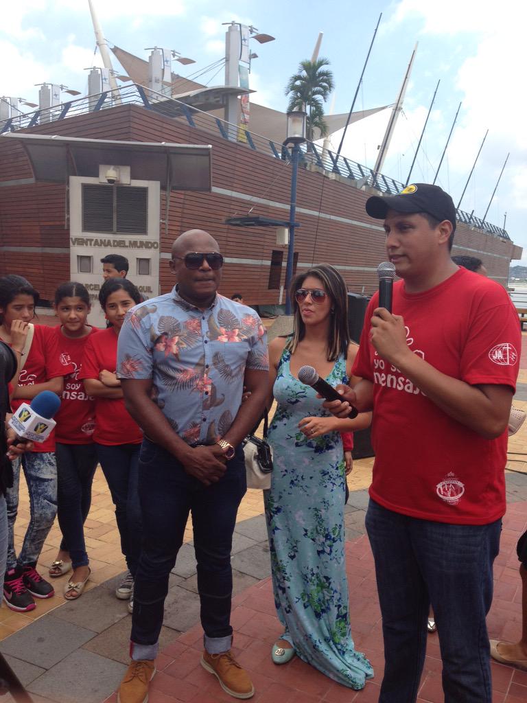 YarithMorales's tweet photo. Actor y presentador d TV Richard Barker en Ecuador apoyando y motivando el día #GlobaYouthDay #YoSoyElMensaje http://t.co/94wP0swghV