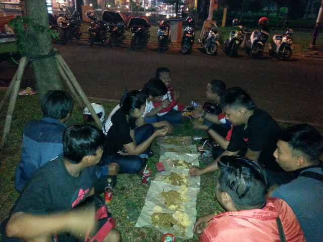 Rame2 lebih asikkk.. 😛 mari makannn.. #kuatkitabersinar