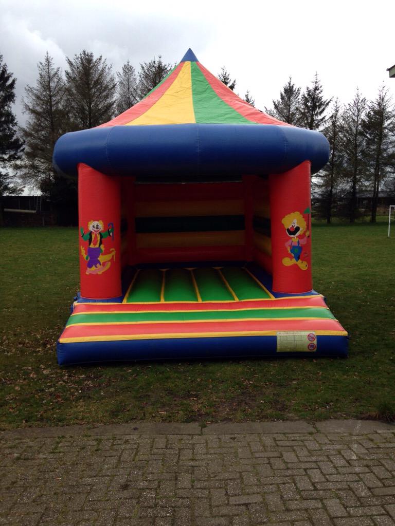 Feestje in Zwartemeer met een springkussen van <a href="/Jump_en_Fun/">Jump & Fun Emmen</a> . Ook huren? Mail dan naar info@jumpenfun.nl. #feestje