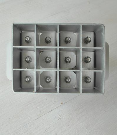 12-Pots PottenPers vanaf heden leverbaar. Voor perskluitjes van 2,3 x 2,3 x 3,5cm.
g-bloxx.nl