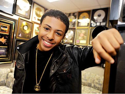 Happy Birthday Diggy hope u have a wonderful day today SIMMONS:-) :-) :-) 
