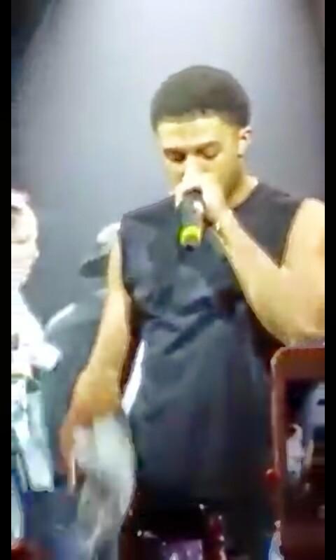 DIGGY WORKING HARD AT HIS BIRTHDAY BASH        Happy birthday baeee 