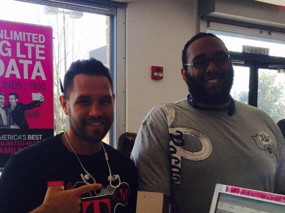 TeamMagentaNN's tweet photo. Fresh iPad Air &amp; LG G3. Who said you can't mix Apple and Androids! Get what you want here @TeamMagentaNN #RVA #8010 http://t.co/iV6xtamyg6