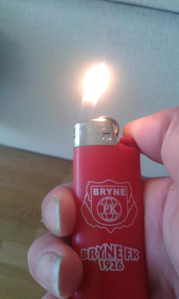 cree87's tweet photo. Tok ut klærnå fra la manga ut av vaskemaskinen. Fant denne. #brakvalitet #brynefk #hjemtilhverdagen http://t.co/ZLE5rqgWGf