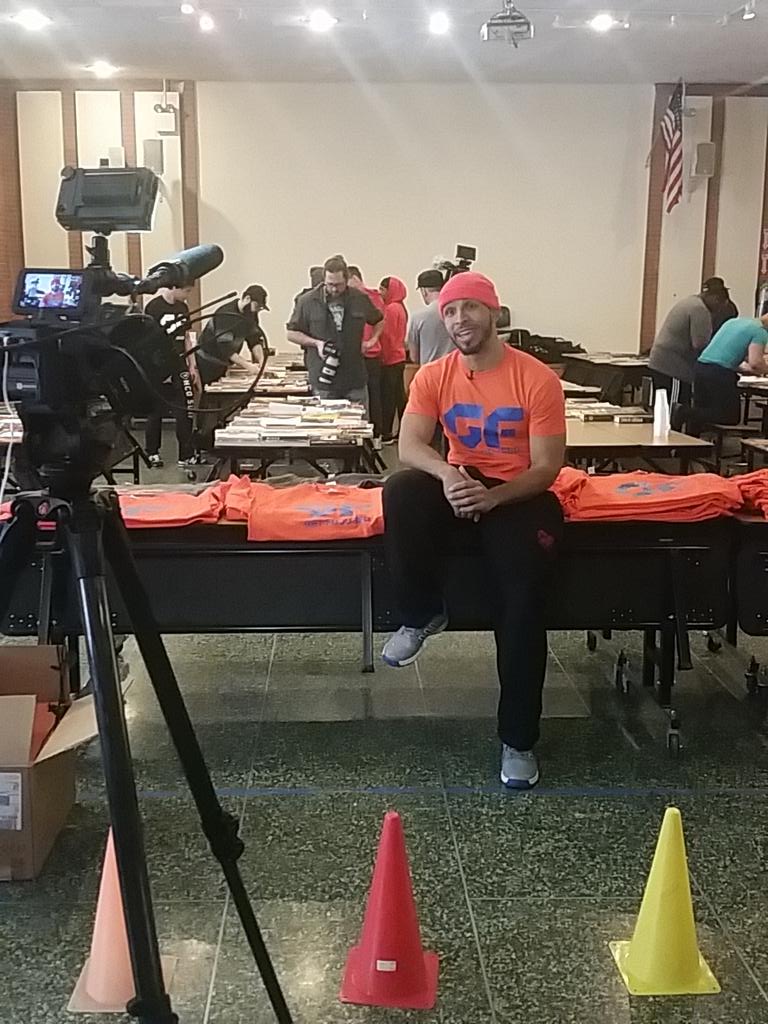 HoryouTeam's tweet photo. #getfocusedonreading @GoldinMartinez speaking on how he's collaborating fitness and reading to help kids! #horyounyc http://t.co/YdpYaALHfF