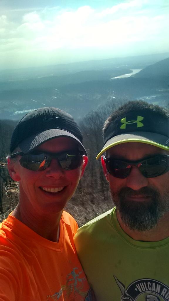 run_smile_live's tweet photo. Great half this morning with @housefamilyfit #run #runhappy #trailrun #9thhalf #raccoonmountain http://t.co/6U7ZeMEW15